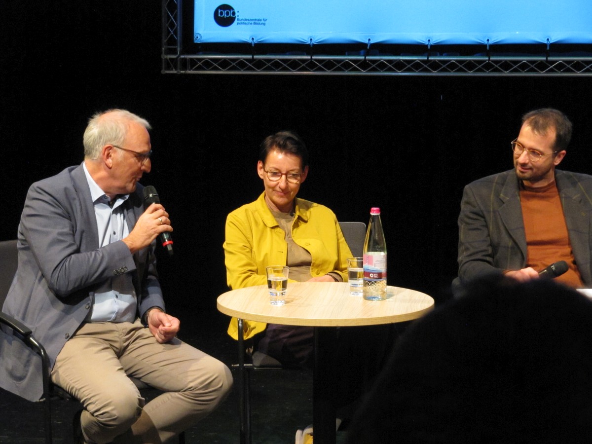 Der_Bevoelkerung_25Jahre